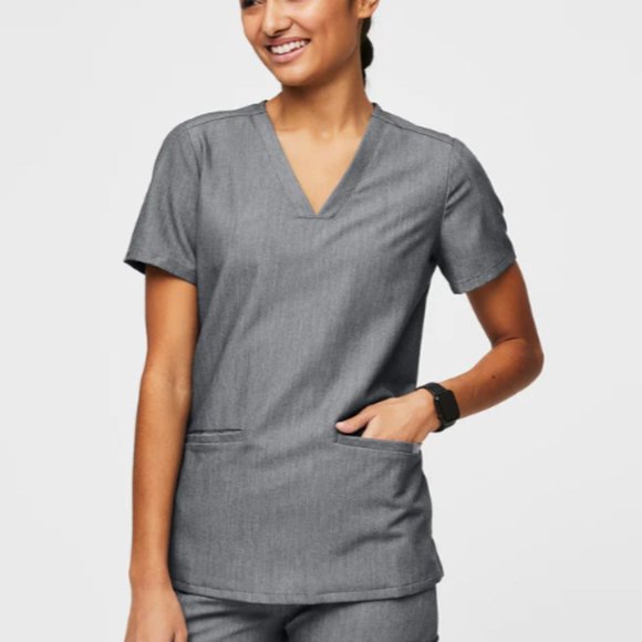 FIGS Casma Three Pocket Scrub Top - Picture 4 of 6